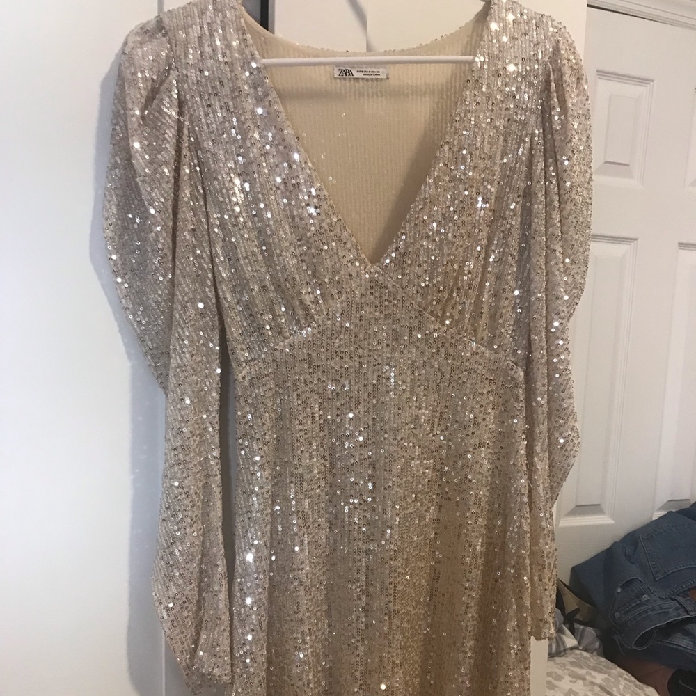 V-neck long sleeve sequin dress
